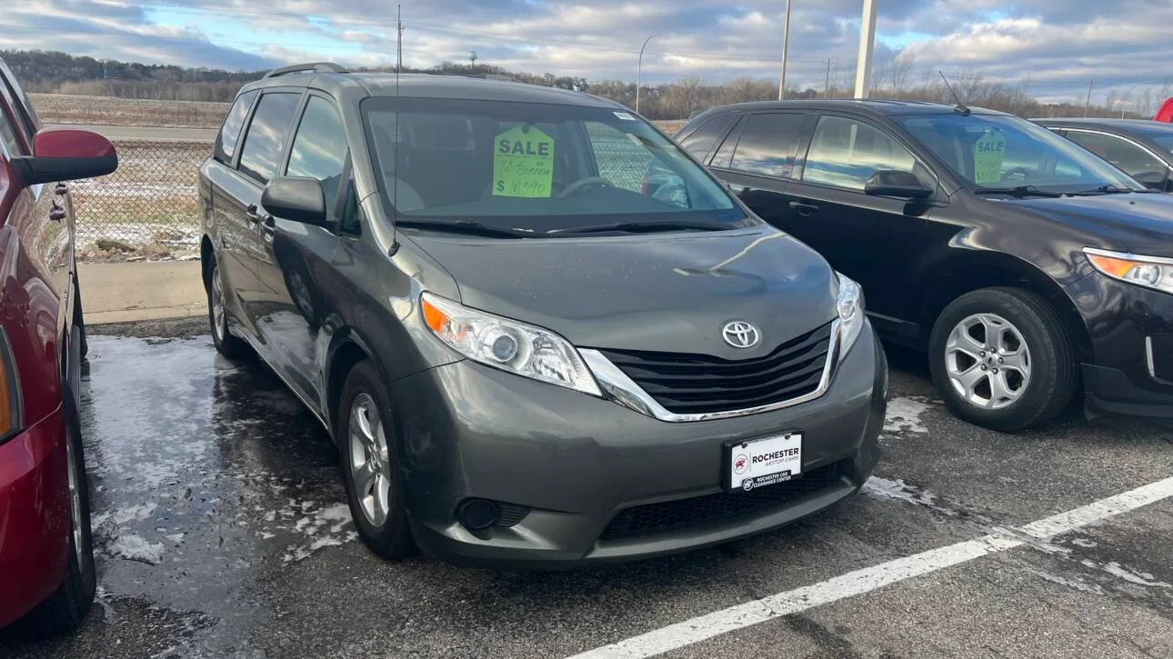 2014 Toyota Sienna LE FWD